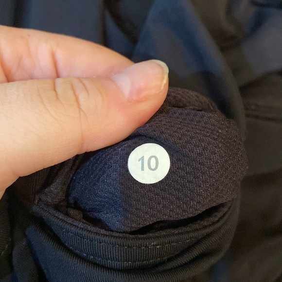 Mesh and lace outrun lululemon leggings - Picture 6 of 6